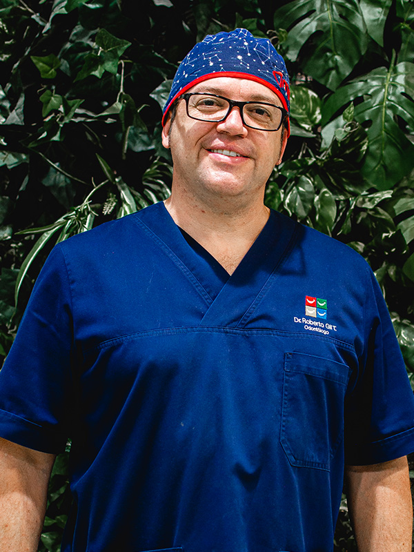 Dr. Roberto Gil Toribio Cirugía Oral e Implanto prótesis